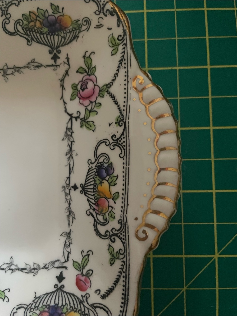 Vintage—Small Serving Platter - Picture 3 of 8